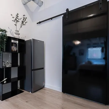 4p, Center, Close To & Station Tilburg