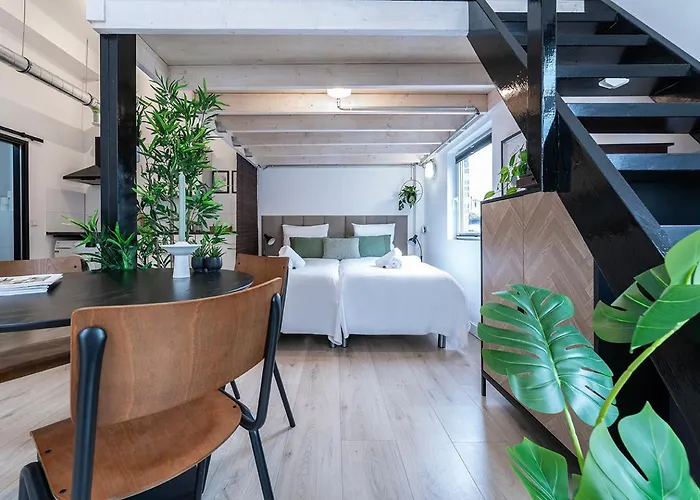 4p, Center, Close To & Station Apartment